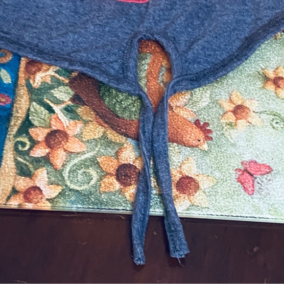 Fly Society Premium Streetwear. Red top.  Loving all the details. - Picture 10 of 12